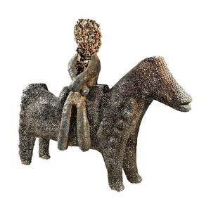 مجسمه مدل سوار بر باد