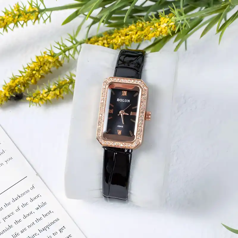 ساعت مچی عقربه ای زنانه بولون مدل بند ورنی دور نگین 2