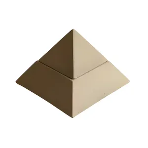 زیرسیگاری مدل  هرم مینیمال در دار P700