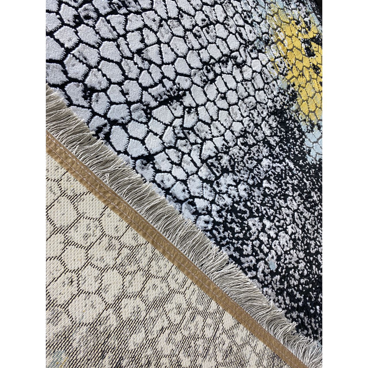 فرش ماشینی امپرو گرافیت مدل مدرن زمینه خاکستری