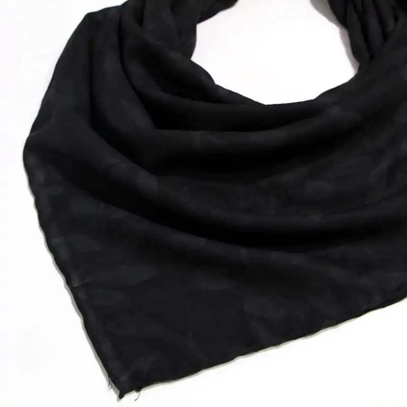 روسری زنانه مدل نخی خنک جدید با طرح برگ محو کد ana-8045