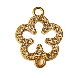 آویز دستبند طرح گل نگین دار کد AD 102