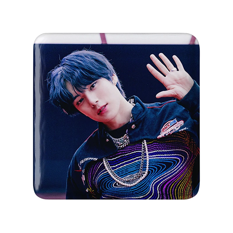 مگنت خندالو طرح مینهیوک گروه مانستا اکس MONSTA X  مدل مربعی کد 21170