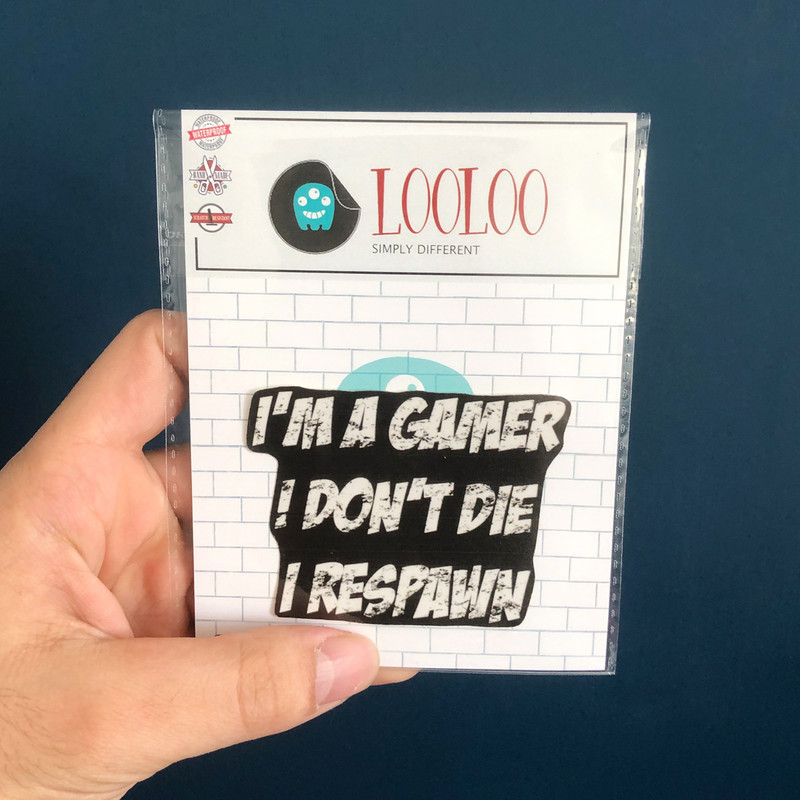 استیکر تزئینی موبایل و تبلت لولو مدل من گیمرم و نمیمیرم کد 186