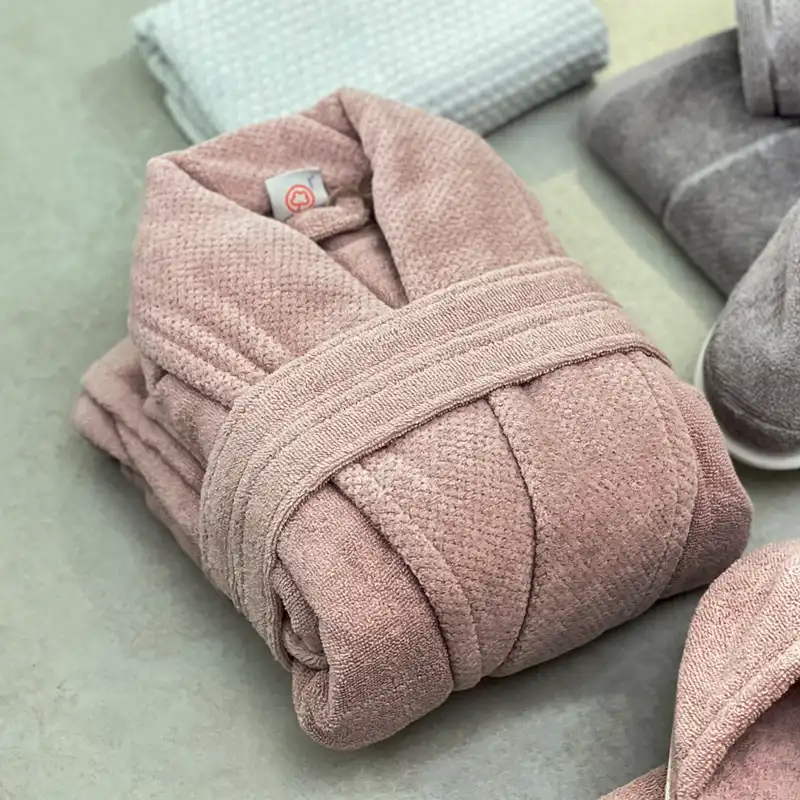 سرویس حوله پالتویی 11 تکه مدل عروس و داماد طرح میکرو کد 61907