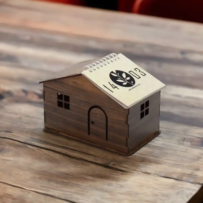 تقویم رومیزی سال 1403 رایان مدل کلبه چوبی