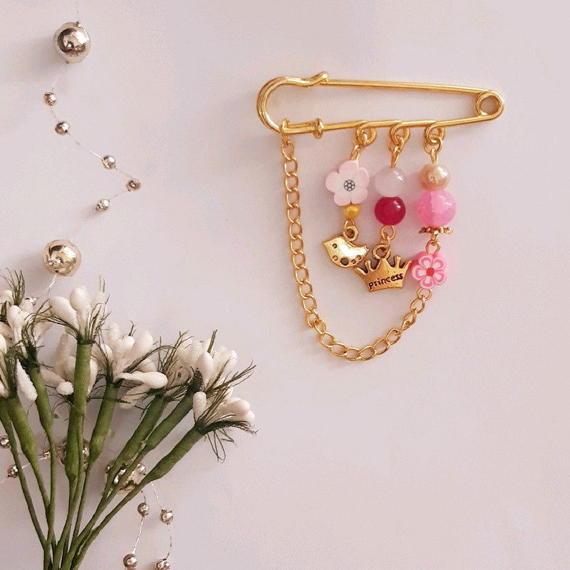 سنجاق سینه دخترانه مدل ملکه کد 1546 سنجاق سینه دخترانه مدل ملکه کد 1546