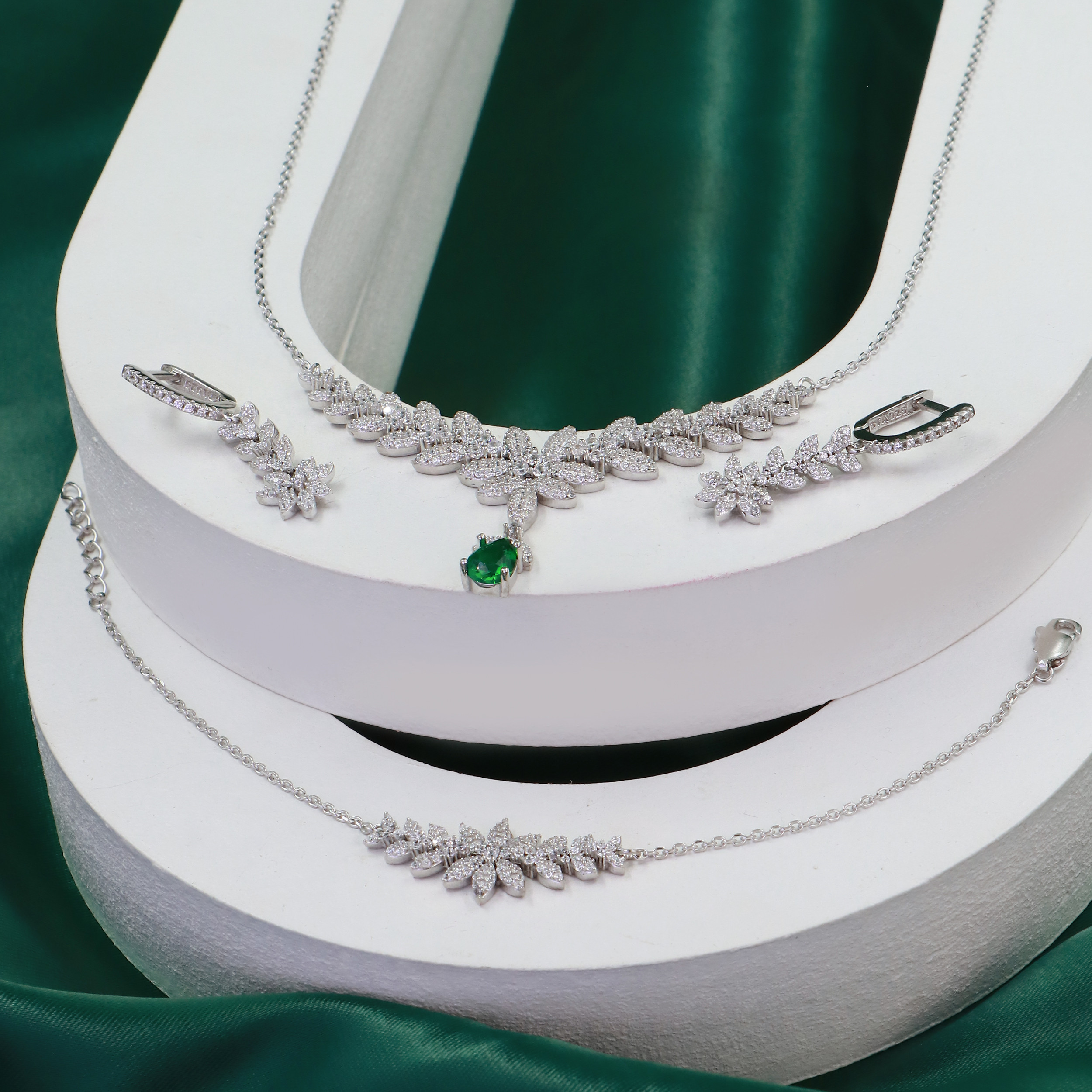 نیم ست نقره زنانه جی تی ای مدل زنجیری