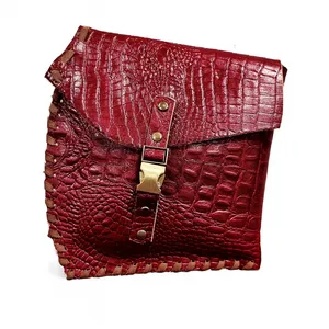 کیف چرمی طرح تریشه دوزی قفل خرچنگی مدلF4