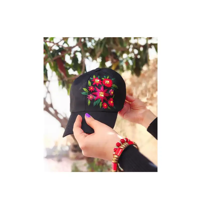 کلاه کپ زنانه مدل گلدوزی شده