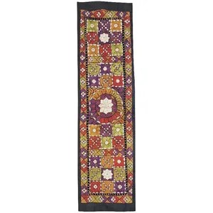 رومیزی سوزن دوزی کد SOOZRA102