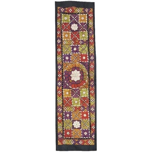 رومیزی سوزن دوزی کد SOOZRA102