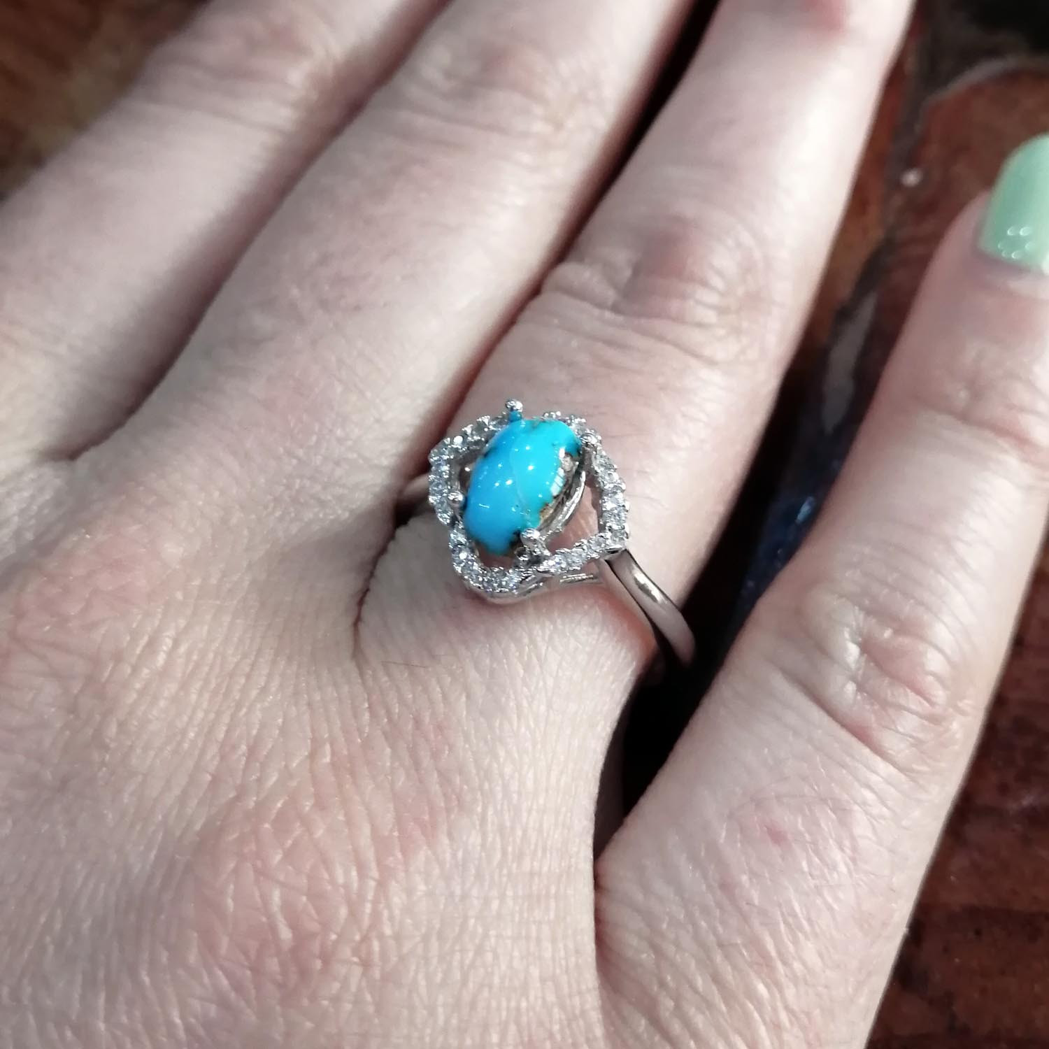 انگشتر نقره زنانه مدل فیروزه نیشابور FW3079 انگشتر نقره زنانه مدل فیروزه نیشابور FW3079