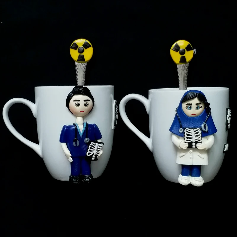 ماگ سرامیکی مدل پزشک رادیولوژی کد L687 مجموعه 2 عددی به همراه قاشق