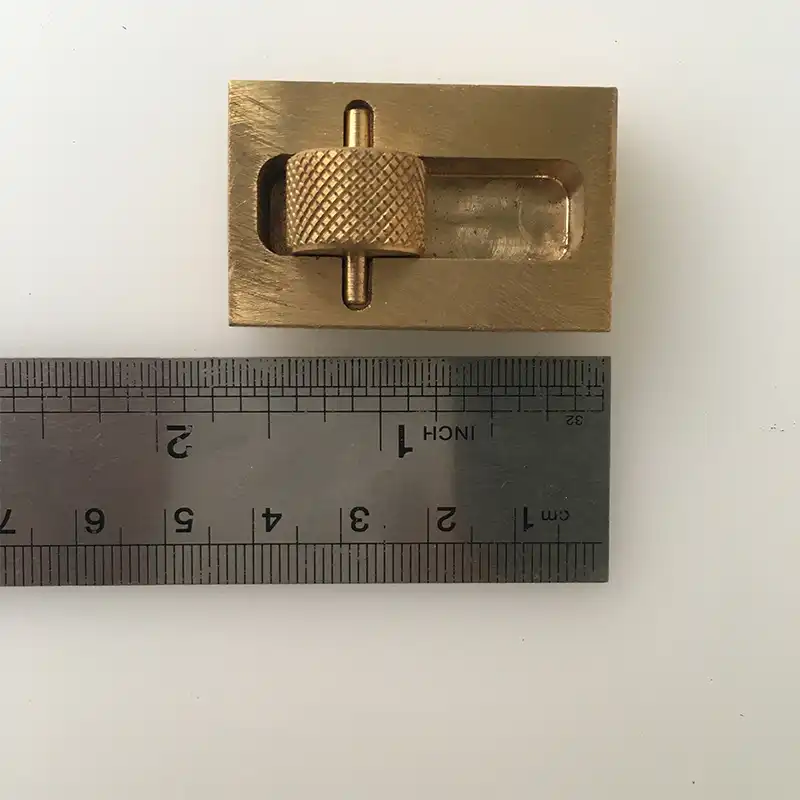 غلطک رنگ لبه چرم مدل برنجی کد Sml01