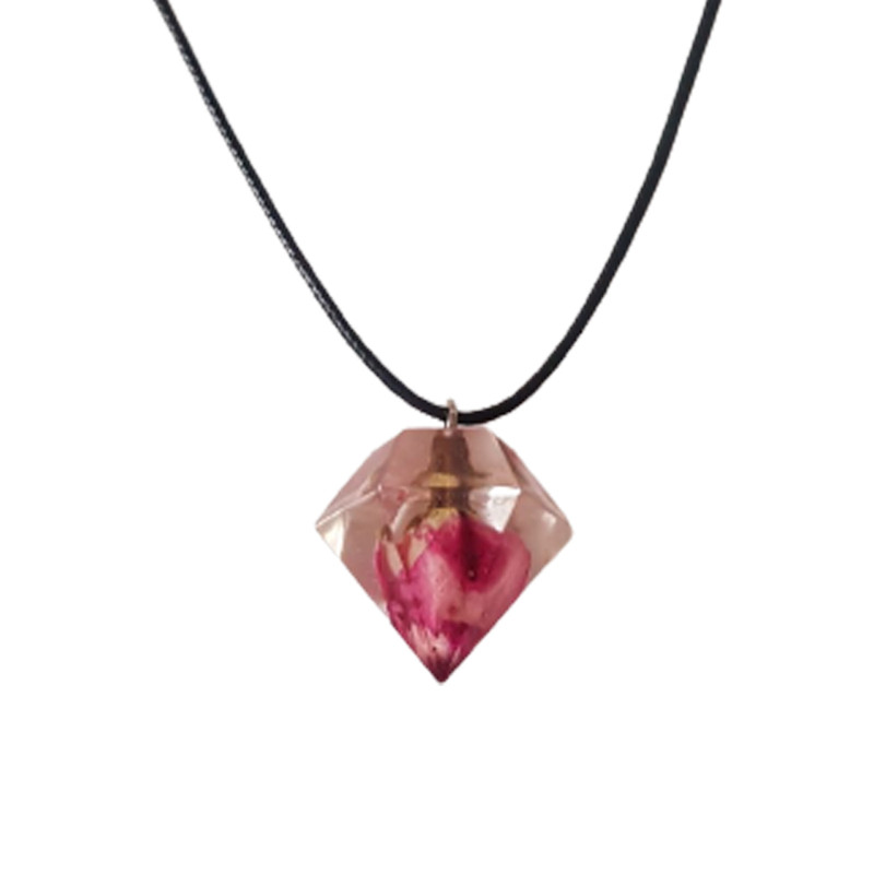 گردنبند دخترانه مدل رزینی هرمی گل خشک گردنبند دخترانه مدل رزینی هرمی گل خشک