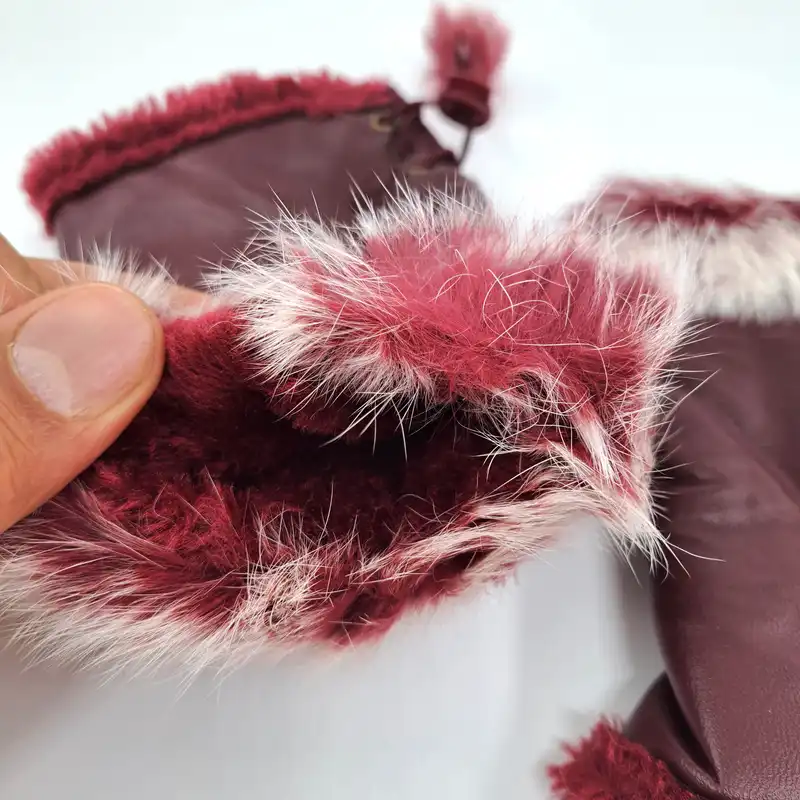 دستکش زنانه مدل نیم انگشتی خز دار کد 1059 رنگ زرشکی