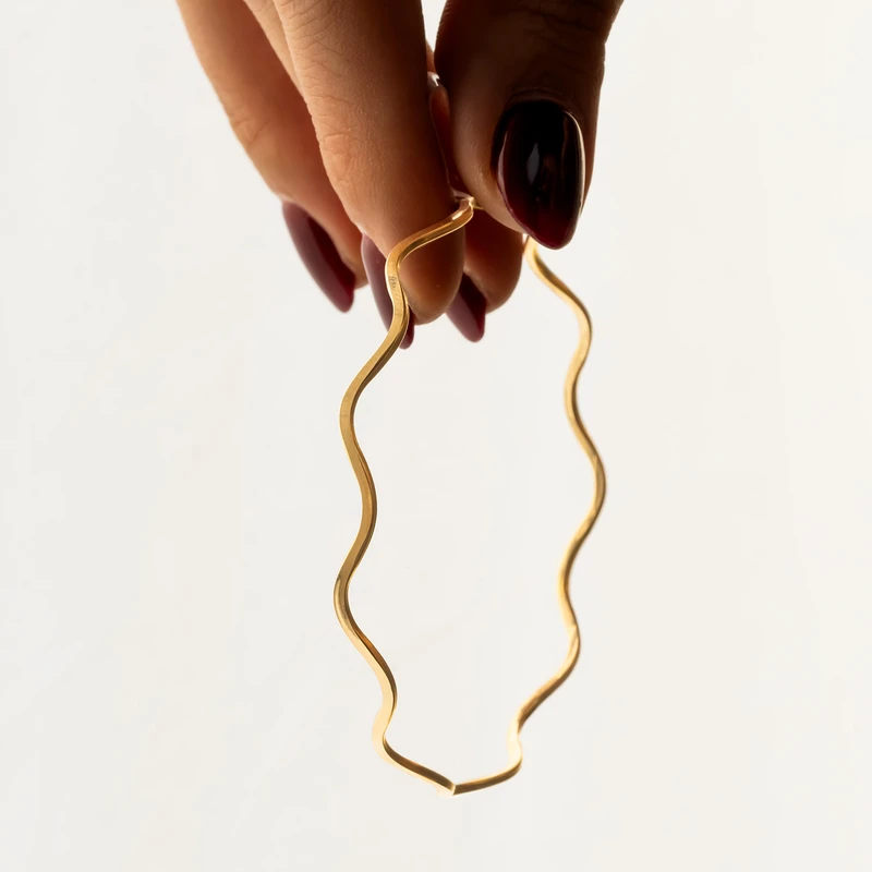 عکس شماره 4 : النگو طلا کم اجرت 18 عیار زنانه ماوی گالری مدل زیگ زاگی سایز 2