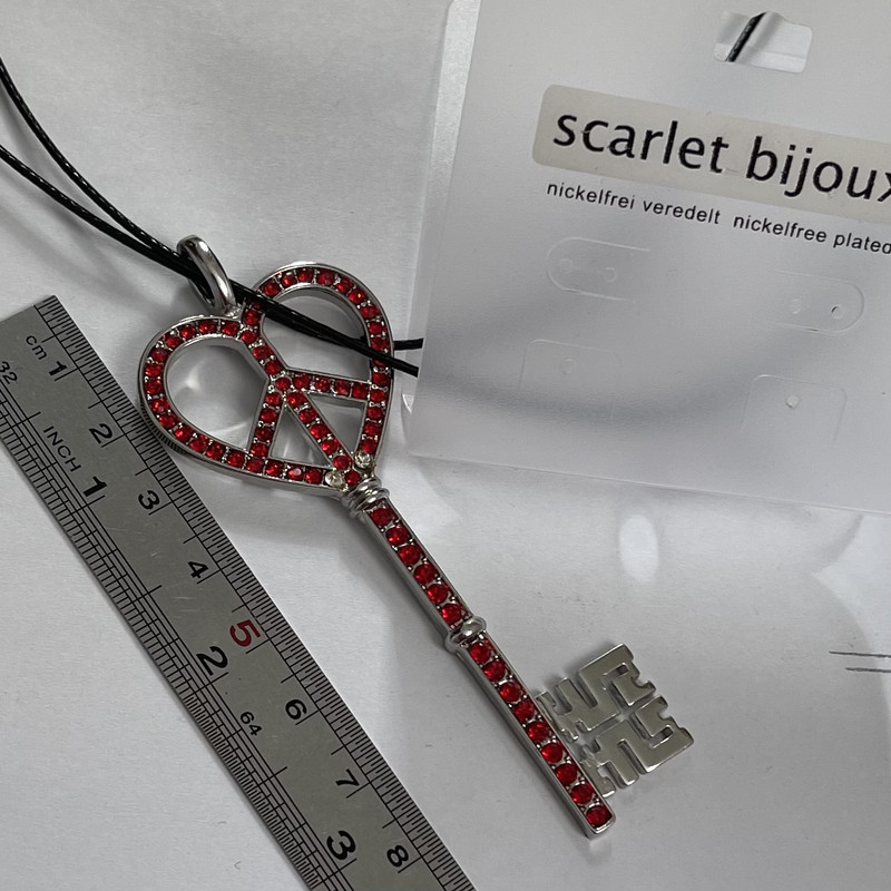 گردنبند زنانه اسکارلت بیجوکس مدل 548 گردنبند زنانه اسکارلت بیجوکس مدل 548