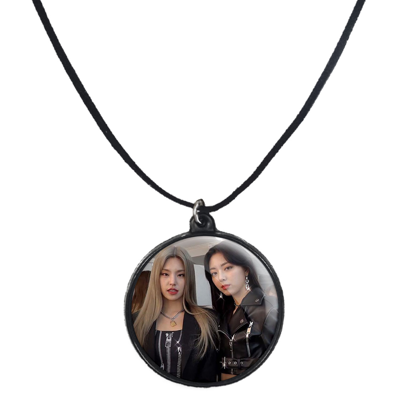 گردنبند پرمانه طرح گروه موسیقی ایتزی کد pmb.13269 مدل دو طرفه