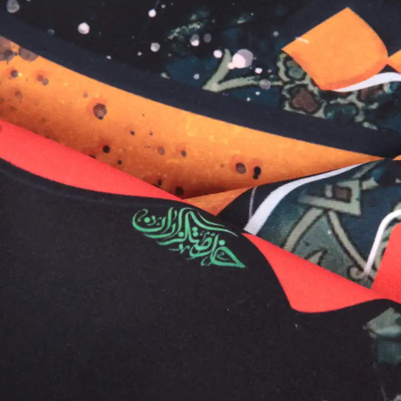 پرچم خدمتگزاران مدل کتیبه محرم طرح این حسین کیست که عالم همه دیوانه اوست کد 40003034