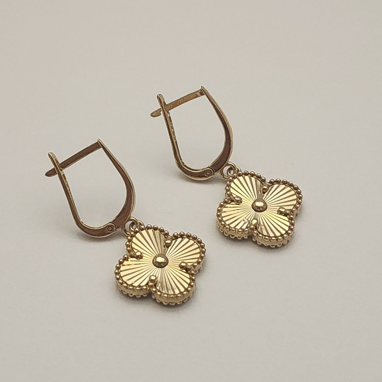 گوشواره آویز طلا 18 عیار زنانه گنجینه هنر خوش نشین مدل ونکلیف تراش  روکو