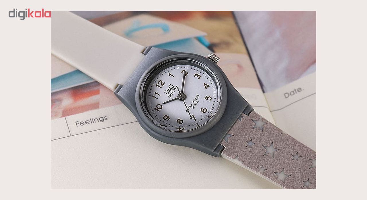 ساعت مچی عقربه ای بچگانه کیو اند کیو مدل VP47J036Y به همراه دستمال مخصوص برند کلین واچ -  - 3
