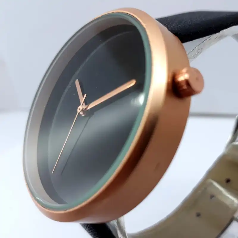 ساعت مچی عقربه ای مدل CLASSIC کد 705