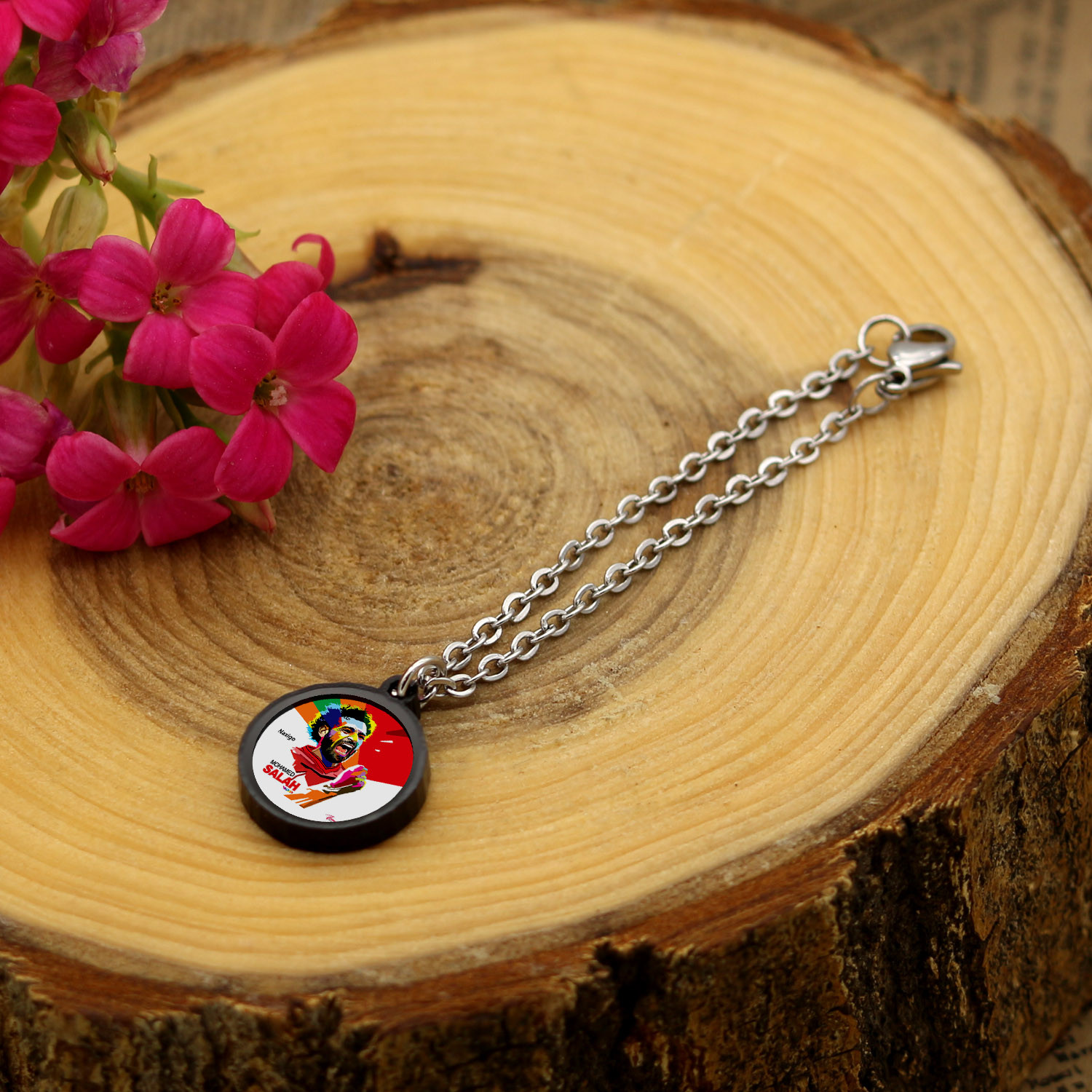 آویز ساعت زنانه ناکسیگو مدل شب تاب طرح محمد صلاح کد AW8987