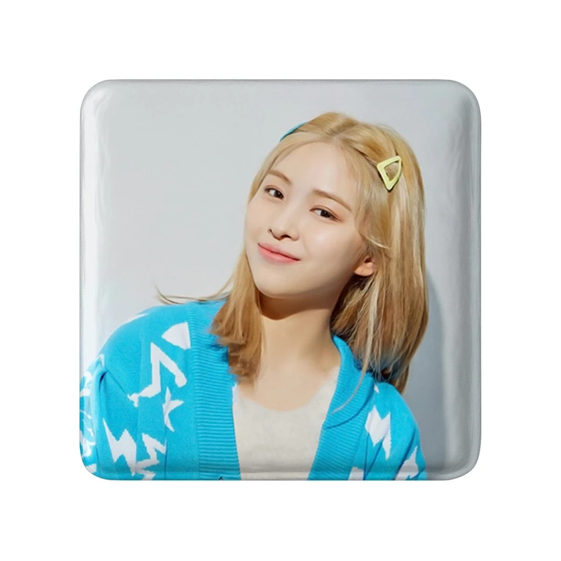 مگنت خندالو طرح ریوجین گروه ایتزی ITZY  مدل مربعی کد 20186