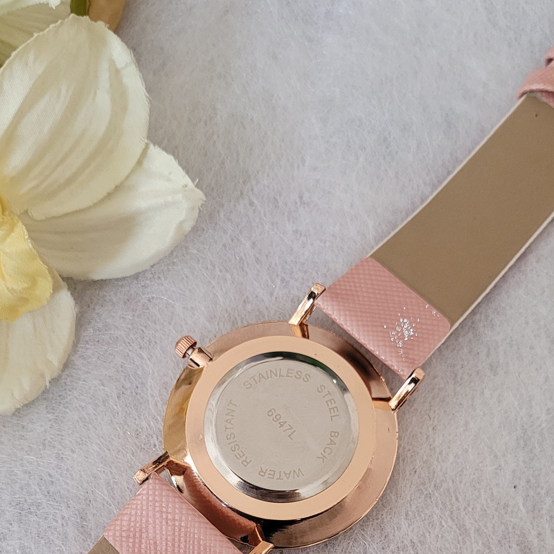 ساعت مچی عقربه ای دخترانه والار مدل 01