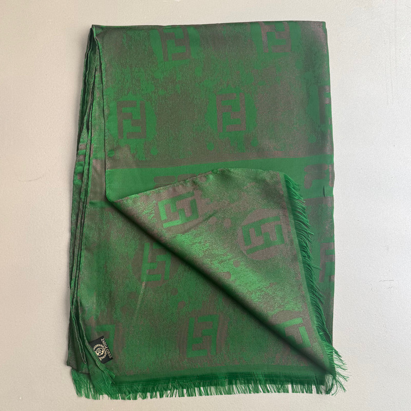 شال زنانه مدل نخ ژاکارد دورو شاین دار