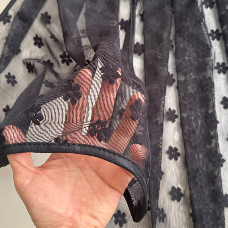 شال زنانه مدل توری گل گلی برجسته دور نوار ‌دوزی مجلسی