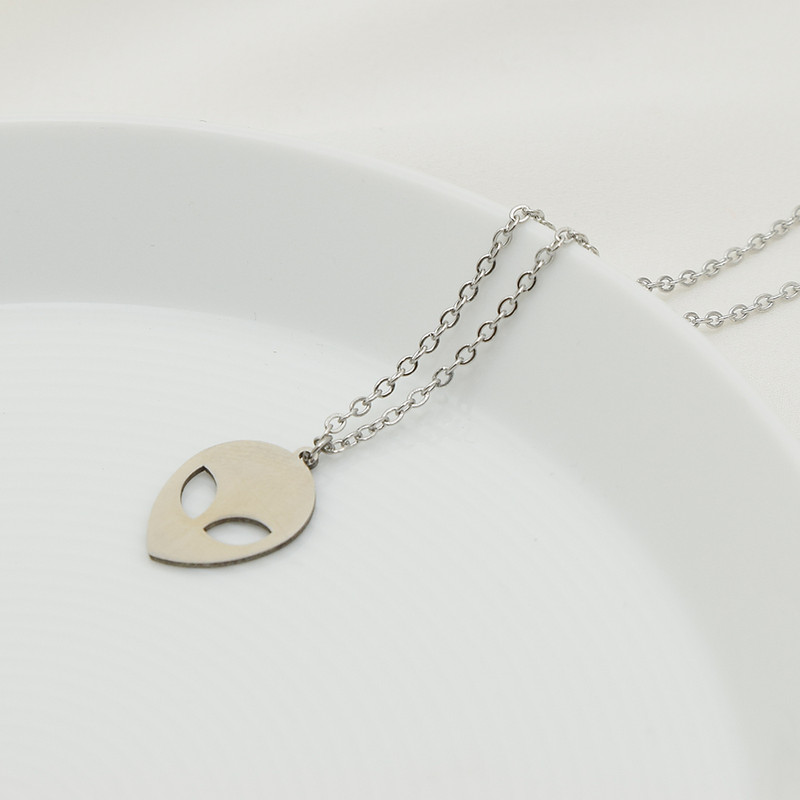 گردنبند دخترانه دلنار گالری مدل آدم فضایی UFO