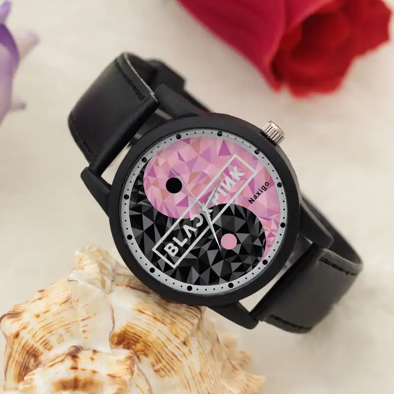 ساعت مچی عقربه ای ناکسیگو مدل شخصیت های بلک پینک کد LF14317