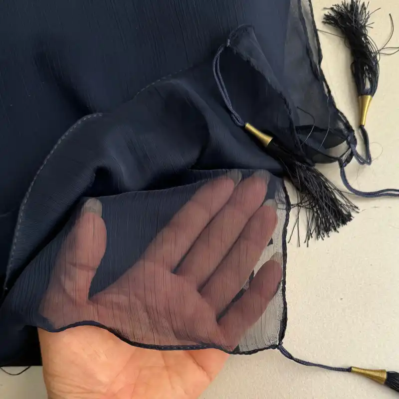 شال زنانه مدل حریر شیشه ای منگوله دار کد 10