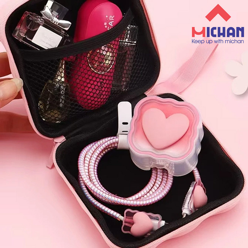 محافظ شارژر میچان طرح fantacy2 به همراه کیف مناسب برای شارژر اپل 3 پین