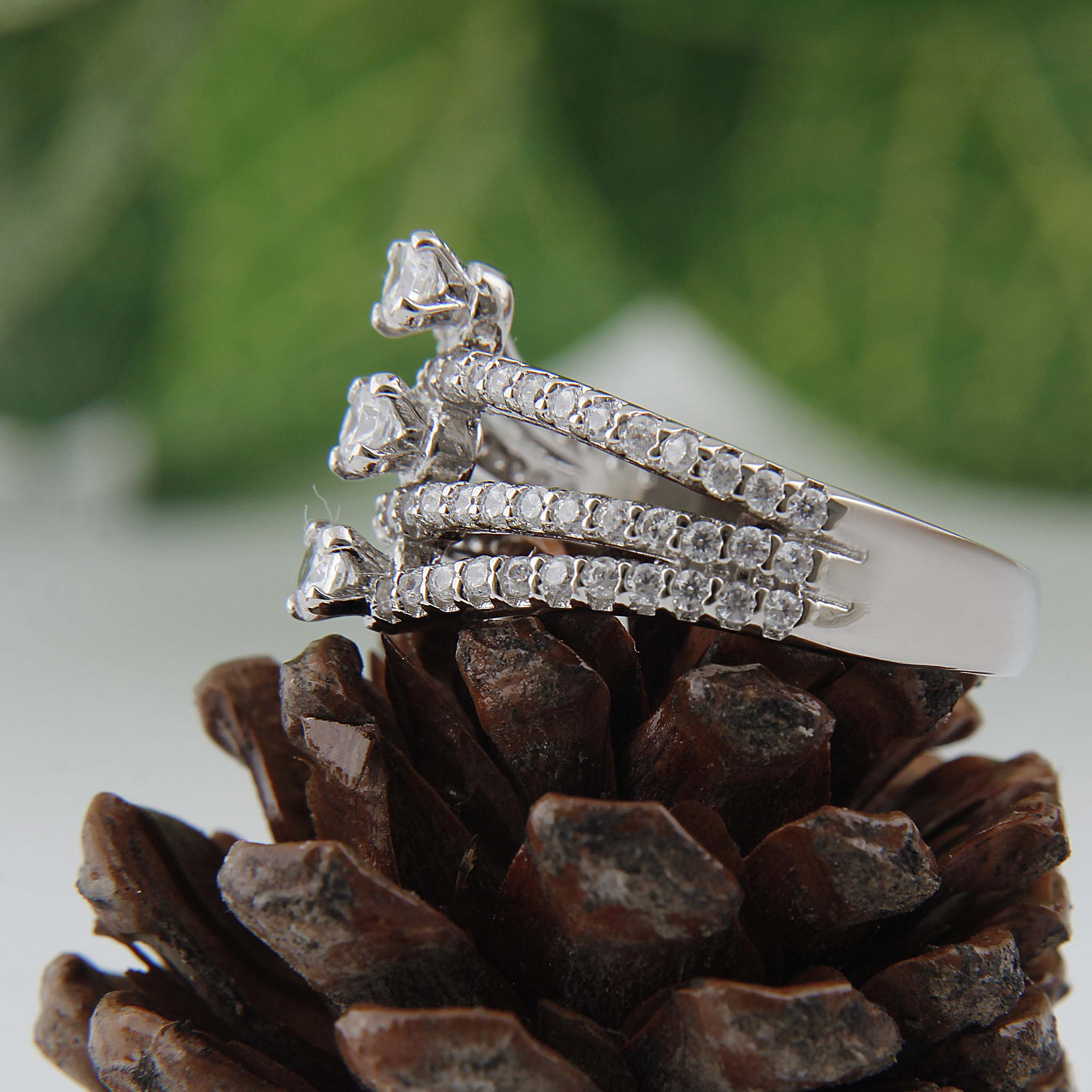 انگشتر نقره زنانه مدل فول نگین برلیان بدون ریزش ابکاری رادیوم طرح نامزدی کد AWR_1596