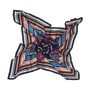 روسری زنانه مدل هندسی دور دست دوز CODELLO