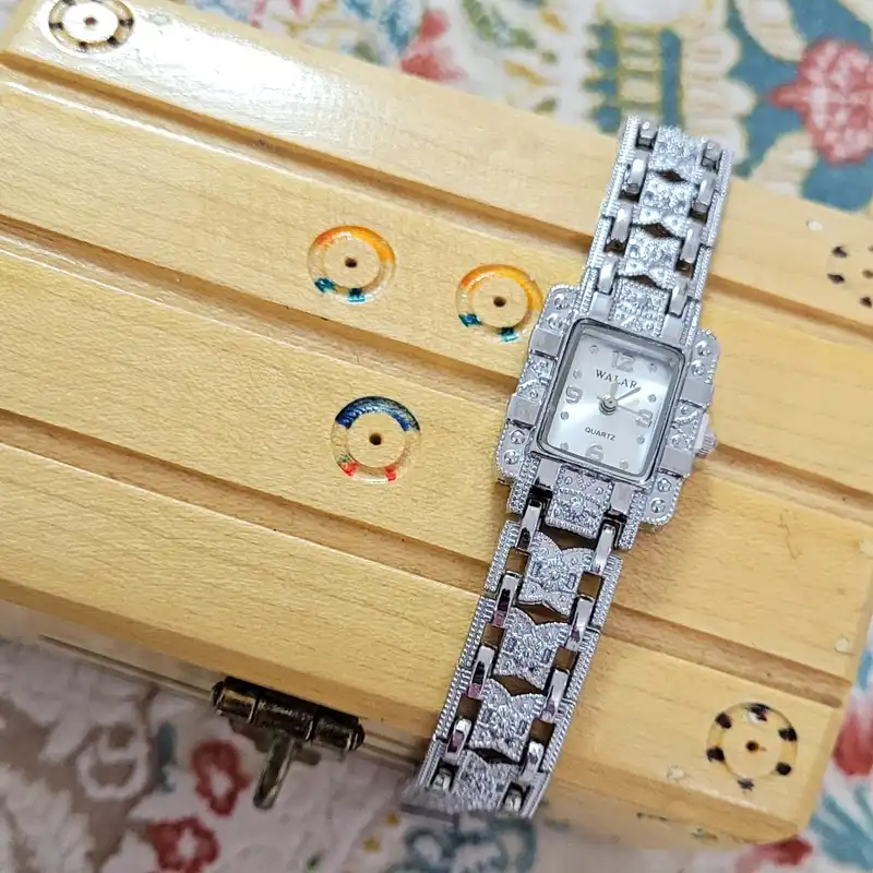 ساعت مچی عقربه ای زنانه والار مدل حکاکی کد 03