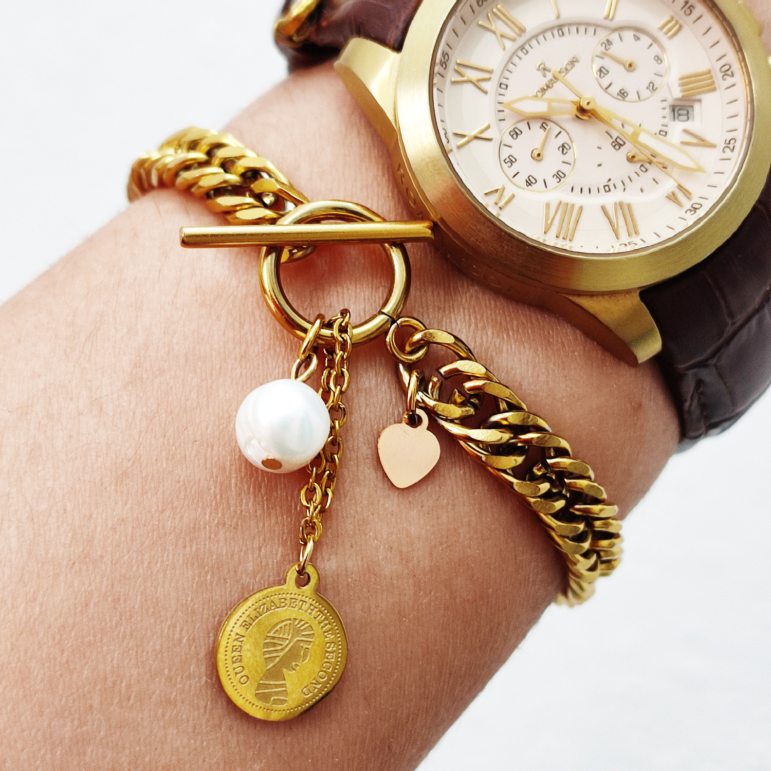 دستبند زنانه مدل آویز سکه الیزابت کد 12 دستبند زنانه مدل آویز سکه الیزابت کد 12