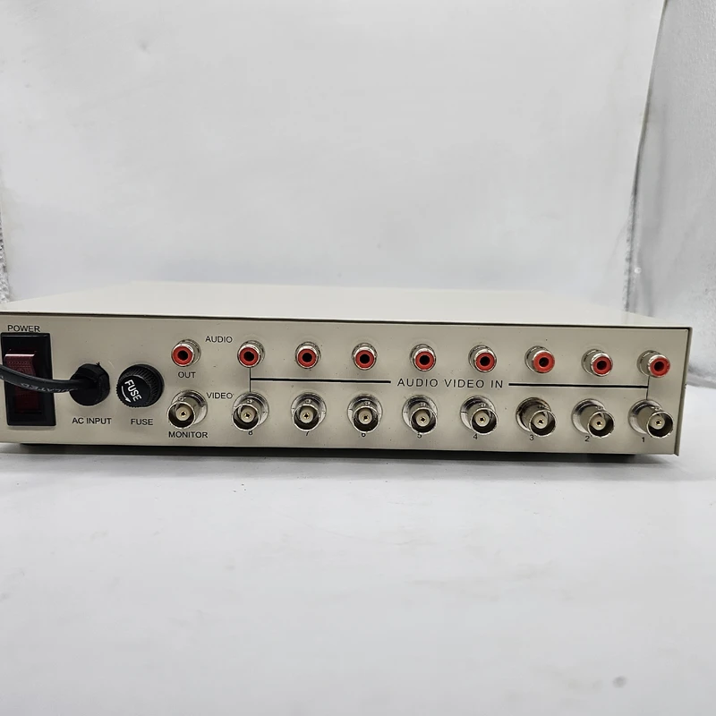 عکس شماره 3 : سوییچ 1 به 8 av و صدا شان فنگ مدل 808a