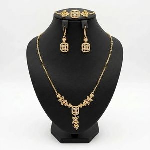 نیم ست طلا 18 عیار زنانه طلای کامک مدل C08