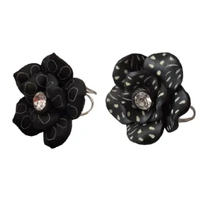 حلقه روسری مدل گل کد AES1702  مجموعه 2 عددی