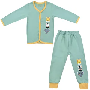 ست شومیز و شلوار نوزادی مانینی مدل زرافه کد 12 رنگ سبز