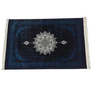 فرش ماشینی 700 شانه زمینه سرمه‌ای حاشیه آبی کاربنی مدل قالیچه اکریلیک