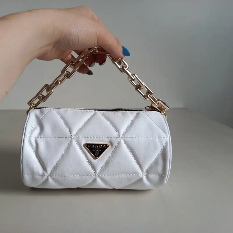 کیف رودوشی زنانه پرادا مدل استوانه ای زنجیر دار