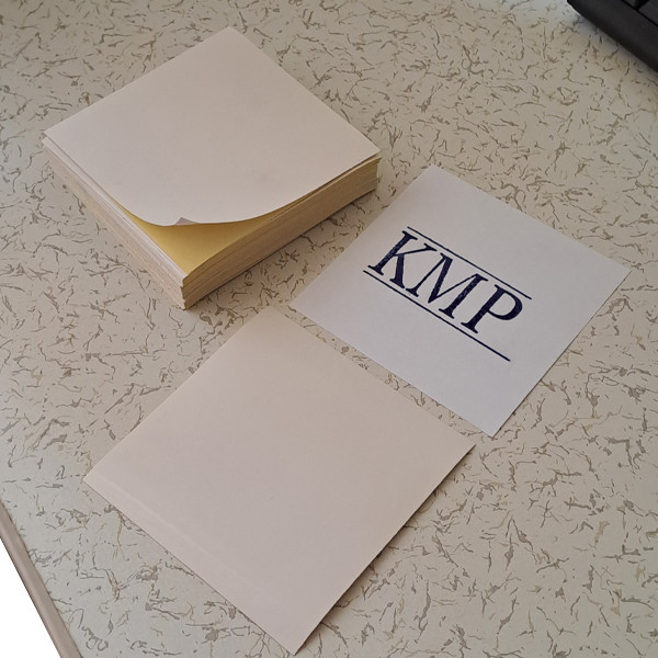 کاغذ چسب‌دار کی ام پی مدل براق سایز 10×10 سانتی‌متر بسته 100 عددی