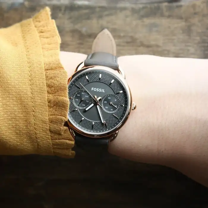 ساعت مچی عقربه ای زنانه فسیل مدل ES3913