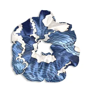 کش مو زنانه مدل اسکرانچی طرح موج های خروشان کد SCH0182